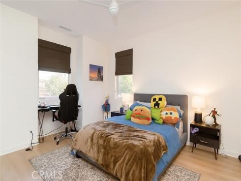 279  Barnes  , Tustin, CA