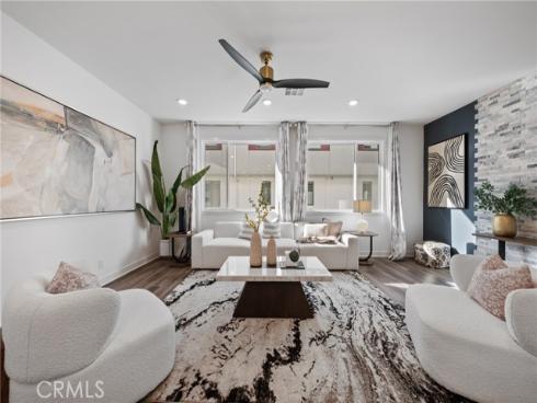 159  Waypoint  , Tustin, CA