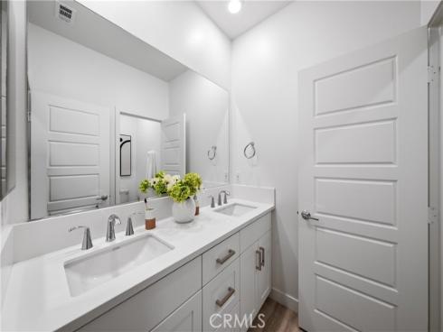 159  Waypoint  , Tustin, CA