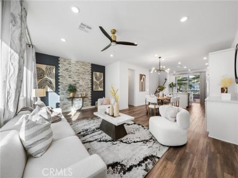 159  Waypoint  , Tustin, CA