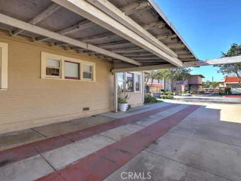 135  El Camino Real  , Tustin, CA