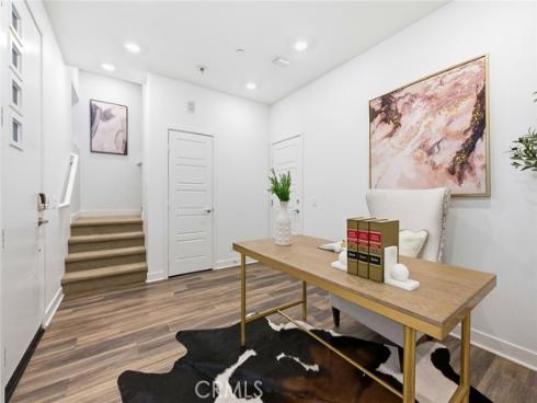 167  Waypoint  , Tustin, CA