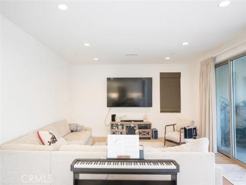 279  Barnes  , Tustin, CA