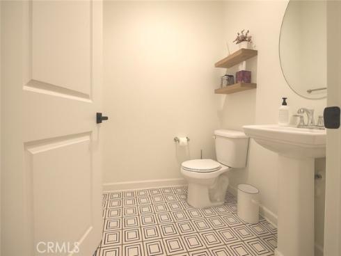 279  Barnes  , Tustin, CA