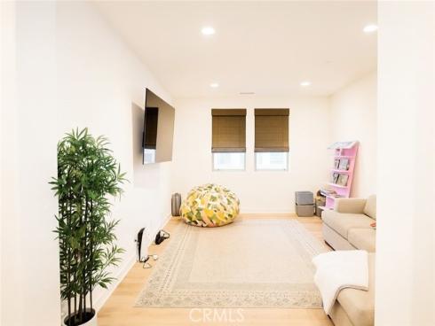 279  Barnes  , Tustin, CA