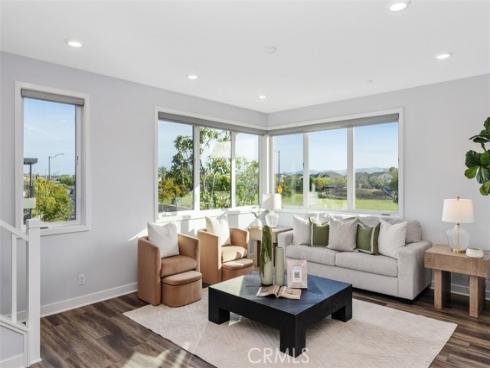 430  Transport  , Tustin, CA