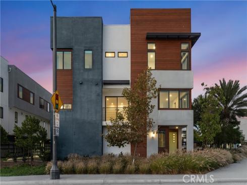 430  Transport  , Tustin, CA