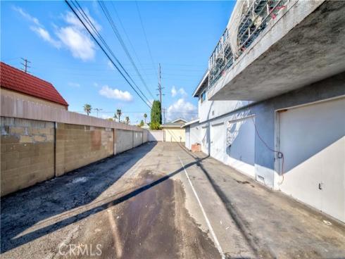 15821  S Myrtle  , Tustin, CA