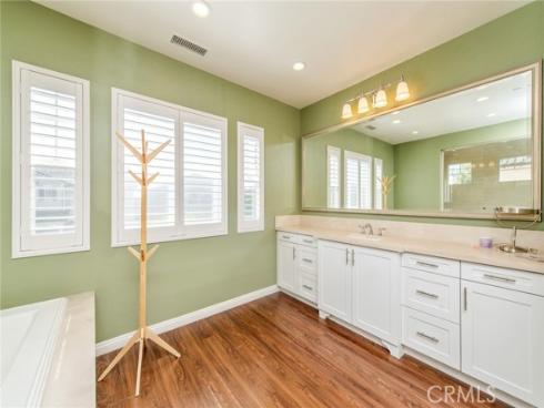 220  Barnes  , Tustin, CA