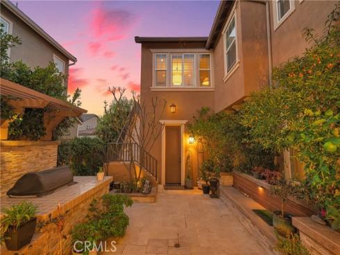 220  Barnes  , Tustin, CA