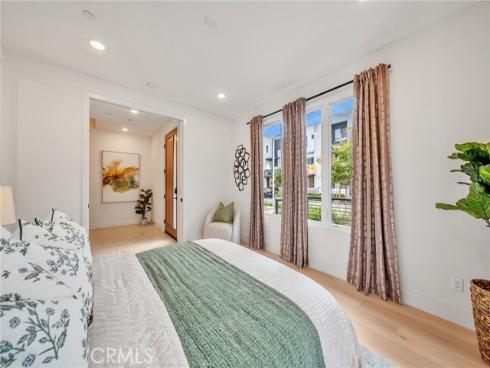 16158 Veterans Way , Tustin, CA