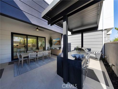 16398 Veterans Way, Tustin, CA