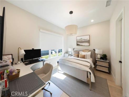 16398 Veterans Way, Tustin, CA