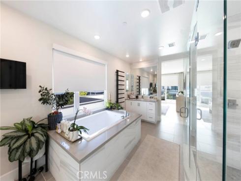 16398 Veterans Way, Tustin, CA