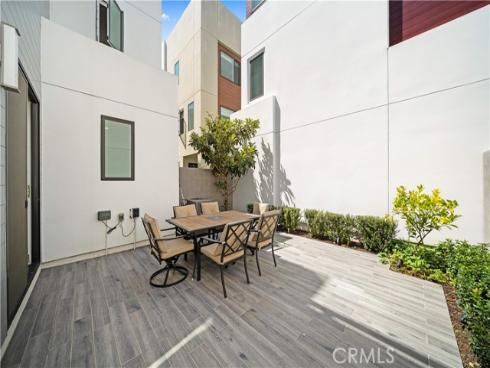 80 Ballast , Tustin, CA