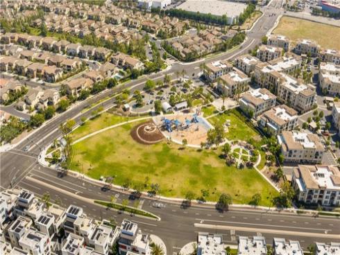 80 Ballast , Tustin, CA