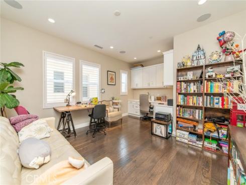 220 Barnes Road, Tustin, CA