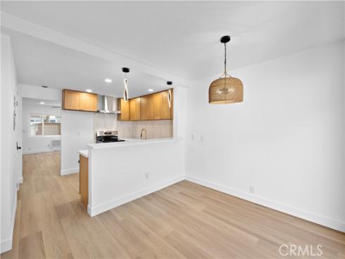 655 W 6th  A , Tustin, CA