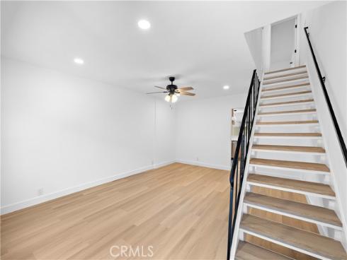 655 W 6th  A , Tustin, CA