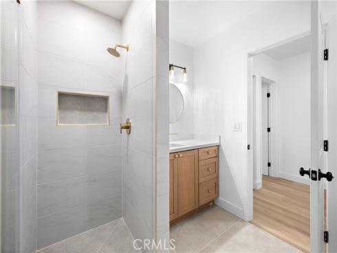 655 W 6th  A , Tustin, CA