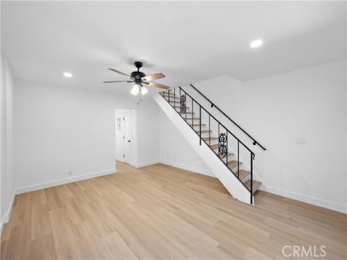 655 W 6th  A , Tustin, CA