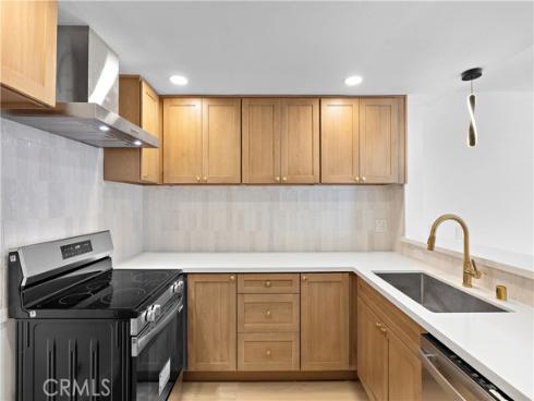 655 W 6th  A , Tustin, CA