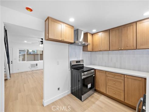 655 W 6th  A , Tustin, CA