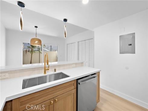 655 W 6th  A , Tustin, CA