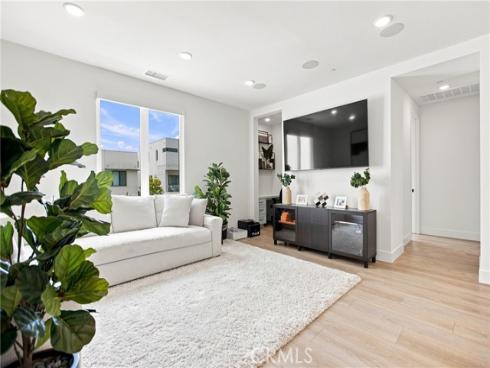 16311 Veterans Way, Tustin, CA