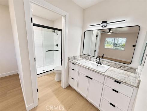 17574 Vandenberg 11 , Tustin, CA