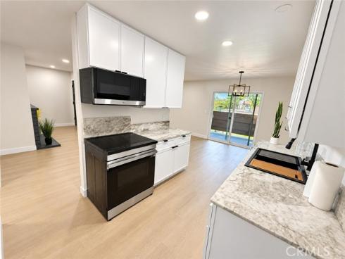17574 Vandenberg 11 , Tustin, CA