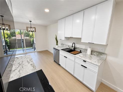 17574 Vandenberg 11 , Tustin, CA