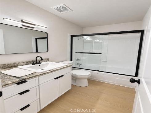17574 Vandenberg 11 , Tustin, CA