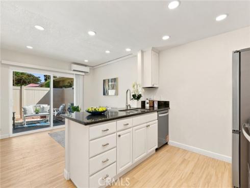 648 W Main D , Tustin, CA