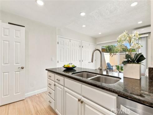 648 W Main D , Tustin, CA