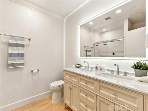 648 W Main D , Tustin, CA