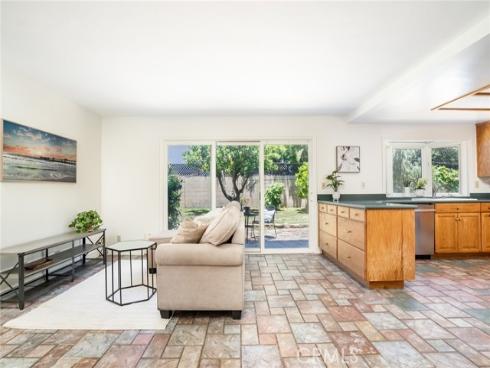 5461 Saint Mary's Cir , Westminster, CA