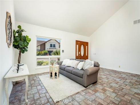 5461 Saint Mary's Cir , Westminster, CA