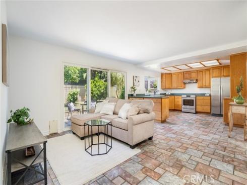 5461 Saint Mary's Cir , Westminster, CA