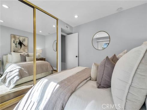 5213  Piccadilly   Circle, Westminster, CA