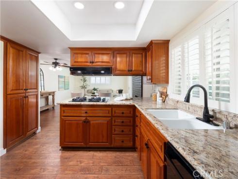 13761 University , Westminster, CA