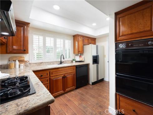 13761 University , Westminster, CA