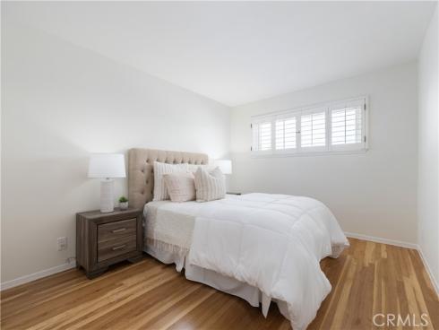 13761 University , Westminster, CA