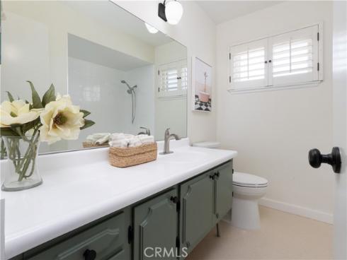 13761 University , Westminster, CA