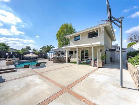 19582  Crestknoll  , Yorba Linda, CA
