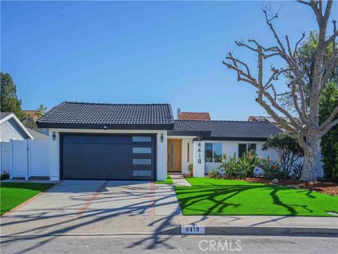 4418 Avenida Del Este