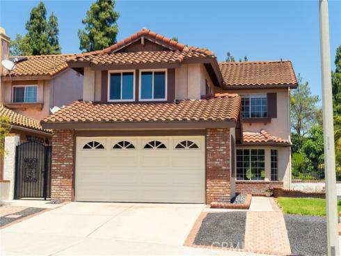 4540 Via Pamplona